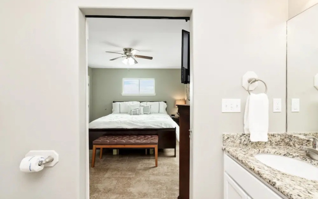 Latitude Adjustment - Private Pool/elevator!