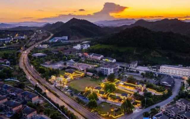 Anji Mud Garden Homestay (Zhongnan Baicaoyuan Branch)
