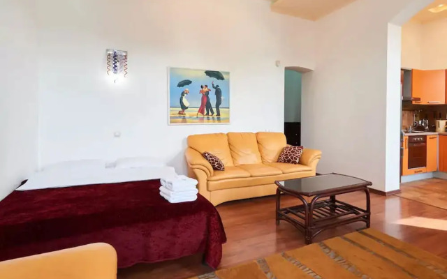 Апартаменты Home-Hotel, ул. Хорива, 15