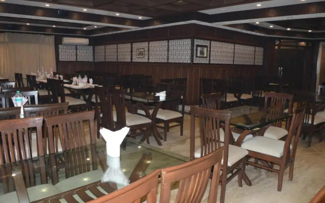 Standard Hotel and Resturant