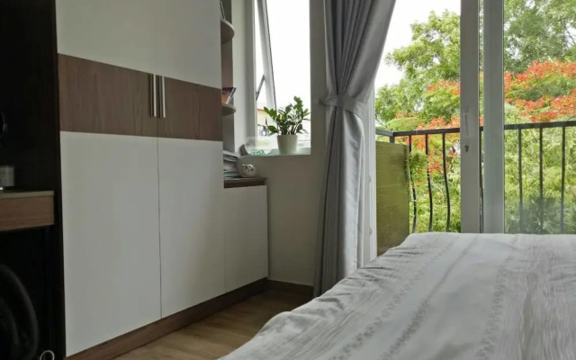Spring Light Apartment