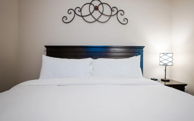 1 Bedroom Lake View Villa - Unit 202