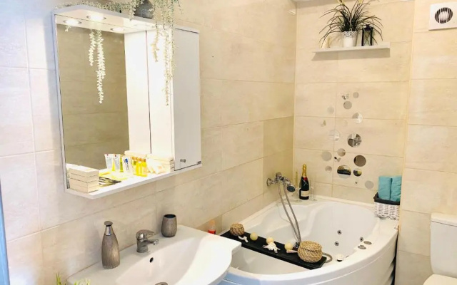 LAKE VIEW Summerland Apartment