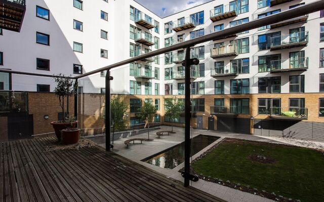 Отель 2 Bedroom Apartment With Balcony Великобритания, Лондон - отзывы, цены и фото номеров - забронировать отель 2 Bedroom Apartment With Balcony онлайн вид на фасад