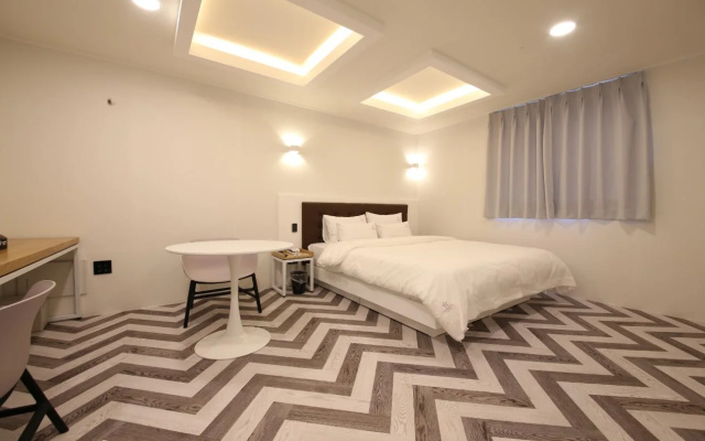 Show Motel