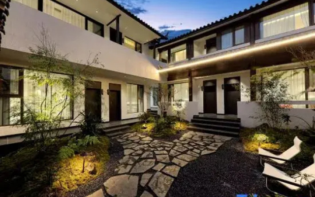 Yueshan and Tingfeng Courtyard-Style Resort Hotel