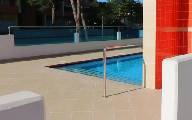 Enjoy Poolside Comfort-beahost