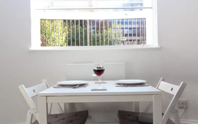2 Kings Road Executive Studio Apartment