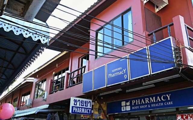 Отель Narakarn Hostel Таиланд, Остров Тау - отзывы, цены и фото номеров - забронировать отель Narakarn Hostel онлайн вид на фасад