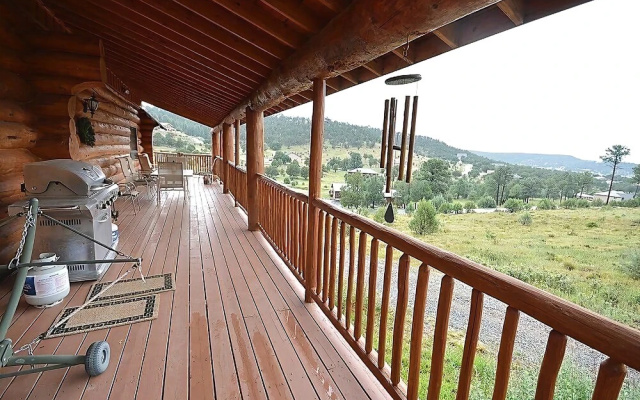 High Lonesome - Three Bedroom Cabin