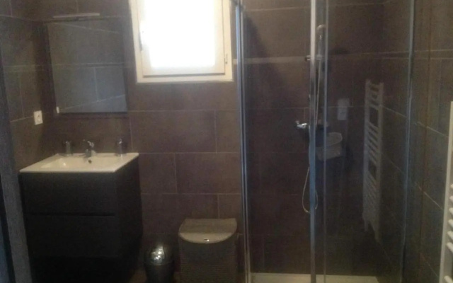 charmant studio dans résidence neuve et calme
