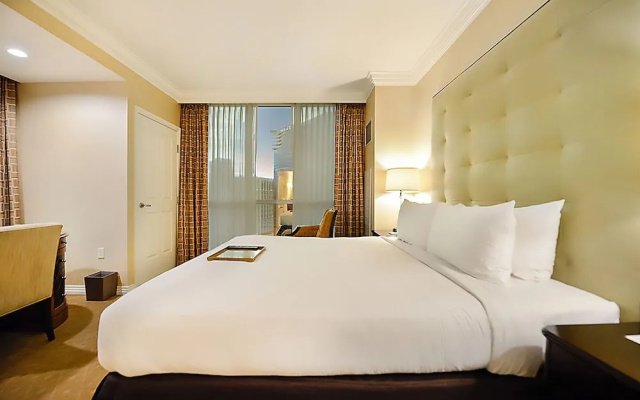 Signature Suites Collection