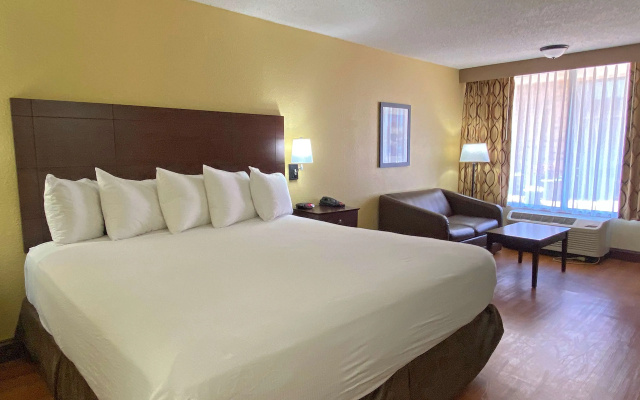 Отель Greenville Airport Inn