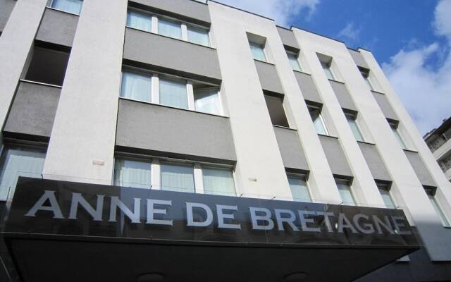 Отель Hôtel Anne De Bretagne вид на фасад