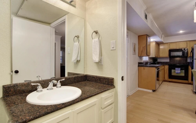 Austinstays Downtown Condo