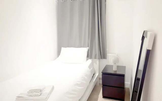 3-bed Apt-15 Mins to Heathrow-pet-friendly-parking