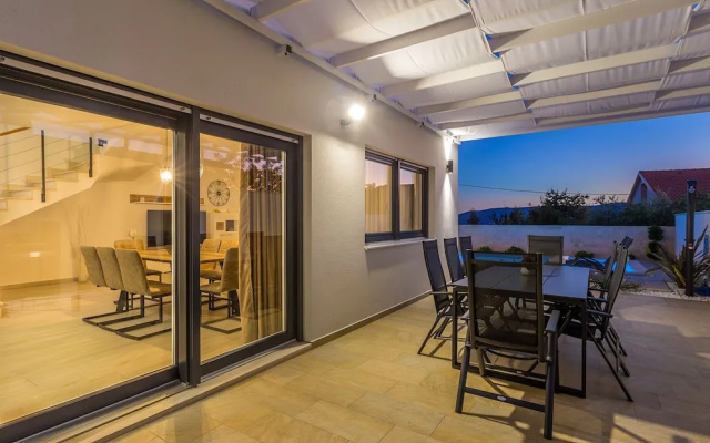 Scenic Villa in Linardi?i With Private Swimming Pool