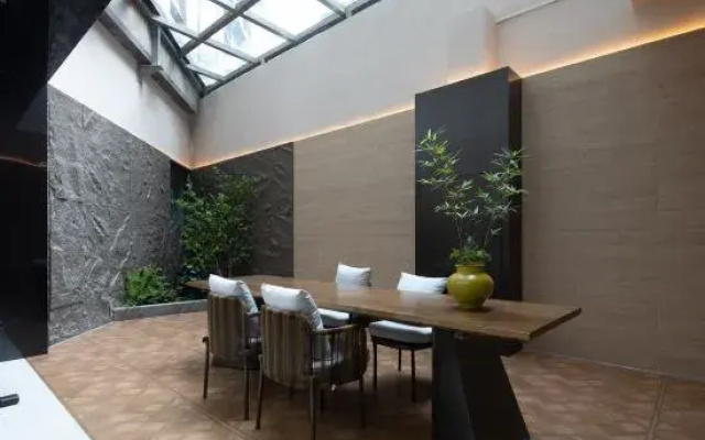 Qingmu Zhuji Hotel (Wanda Yintai City Branch)