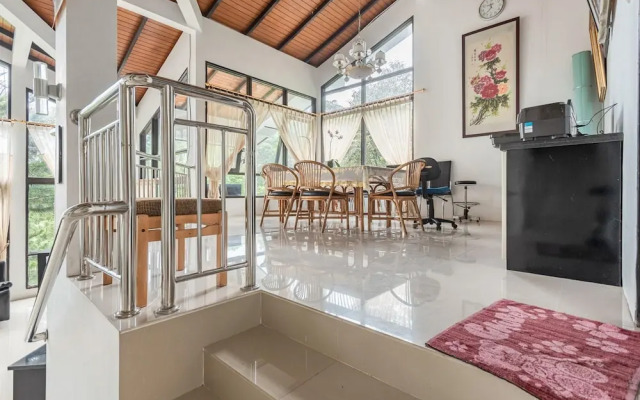 RedDoorz @ Mega Indah Villa Estate G16
