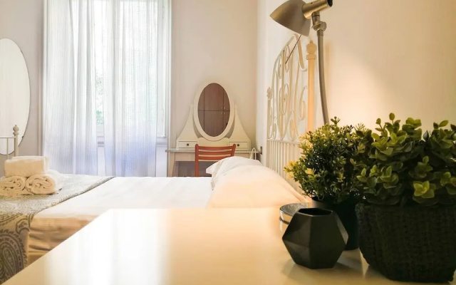 JOIVY Wooden Guerrini Apartment