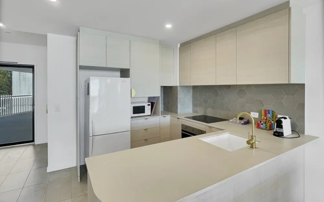Modern 2-bedroom Apartment With Pool Access