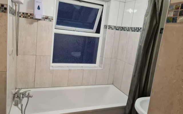 4br-2ensuite-10mincentrallondon-sleeps11-parking