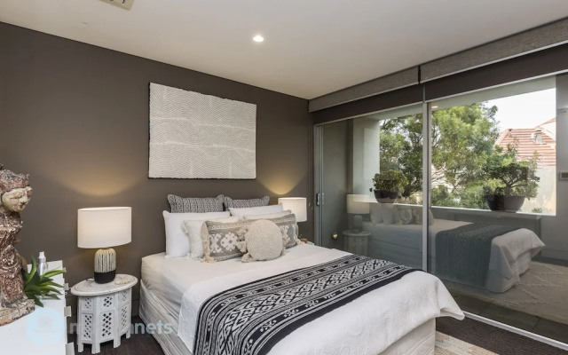 3BR Sydney Harbourside Home/Rooftop Pool & Parking