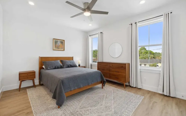 Blissful Getaway 4 BDR Whole Home Heated Pool!