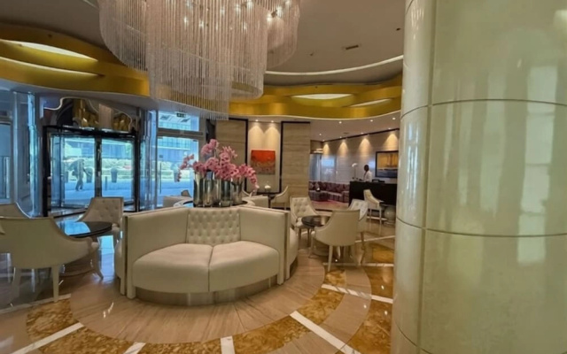 WYZ RENT|Grand 1BR Cour Jardin Near Bay Avenue
