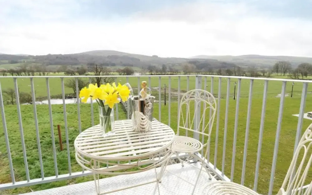 Dee Valley Country Escape - Sleeps 4 & Hot Tub