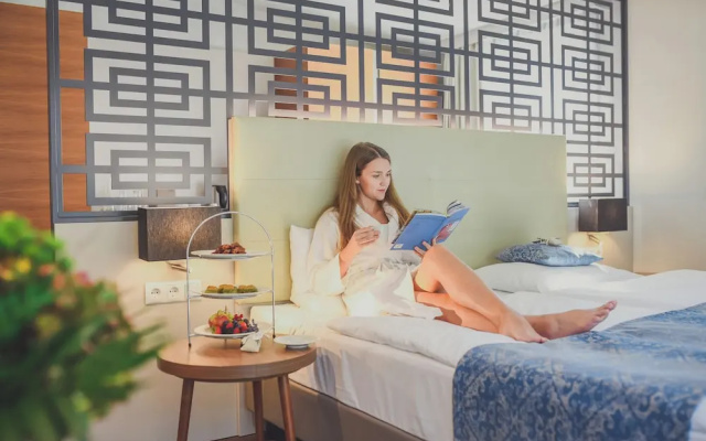 NUHR Medical - Hotel & Restaurant