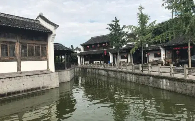 Ningbo Qianwan New Zone Haiyue Huantu NANYUAN INN Hotel (Dazhong Square)