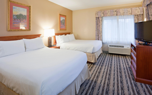 Holiday Inn & Suites St. Cloud by IHG