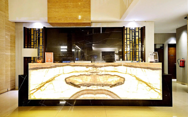 ZEN Rooms Kuningan Tiong
