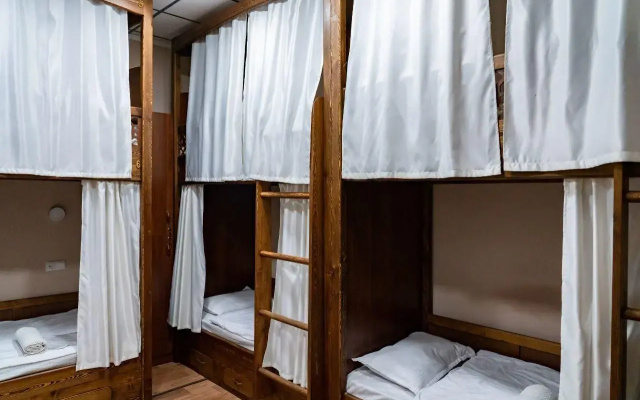 Gallery B&B Hotel (Галерея)