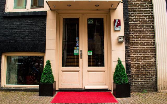 Отель Amsterdam Downtown Hotel Нидерланды, Амстердам - отзывы, цены и фото номеров - забронировать отель Amsterdam Downtown Hotel онлайн вид на фасад