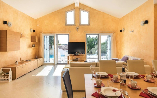 Amazing Home in Medulin With Wifi and 6 Bedrooms