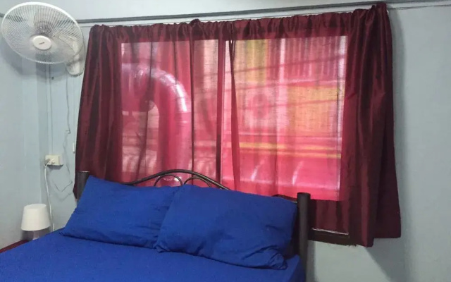 Q6 At 6 - Hostel