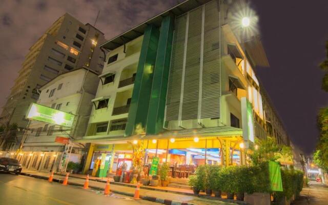 Отель Woraburi Sukhumvit Hotel & Resort Таиланд, Бангкок - отзывы, цены и фото номеров - забронировать отель Woraburi Sukhumvit Hotel & Resort онлайн вид на фасад