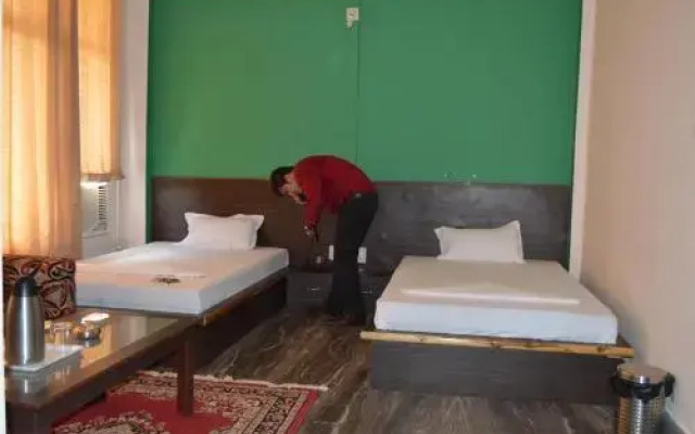 Hotel Theja Fort