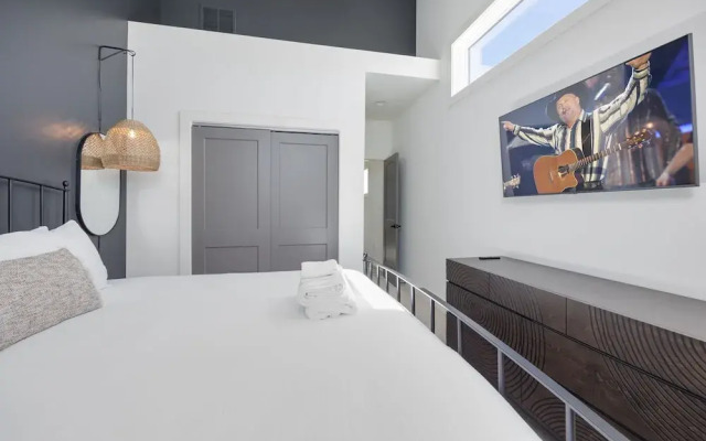 Elevate - Modern Luxury - Stunning City Views