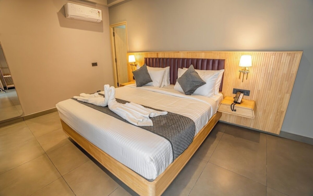 Aura Inn & Suites