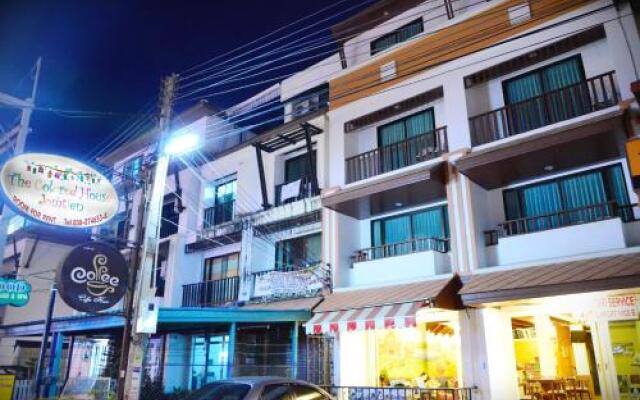 Отель The Colored House Jomtien вид на фасад