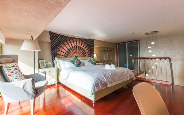 Summer Flower Apartment