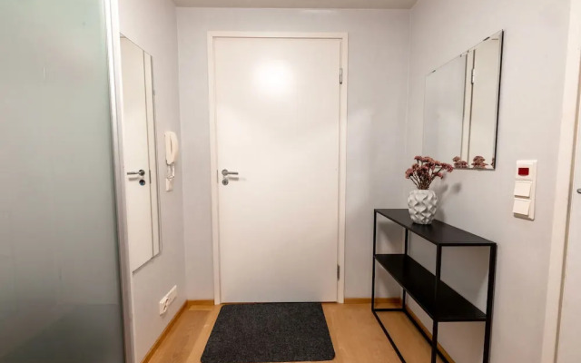 2ndhomes Stylish 1BR Apt w Sauna&Balcony