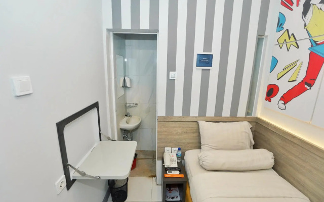 Front One Budget Hotel Tirtonadi Solo