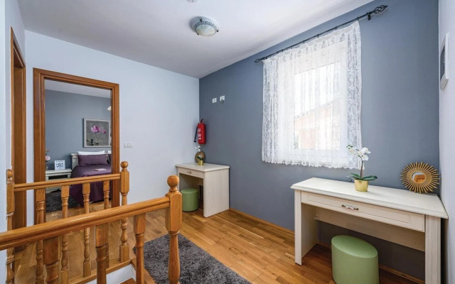 Nice Home in Lovrecica With Wifi and 3 Bedrooms