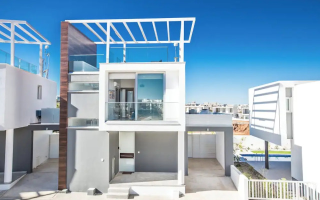 Villa Prol25, Beautiful 2bdr Protaras Villa With Pool, Close to Fig Tree Bay