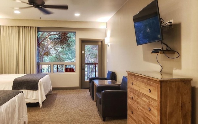 Driftwood Lodge