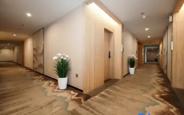 Qingmu Hotel (Nanjing Zhongling Street Metro Station)